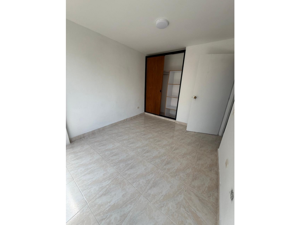 SE ARRIENDA APARTAMENTO EN LOS COLORES