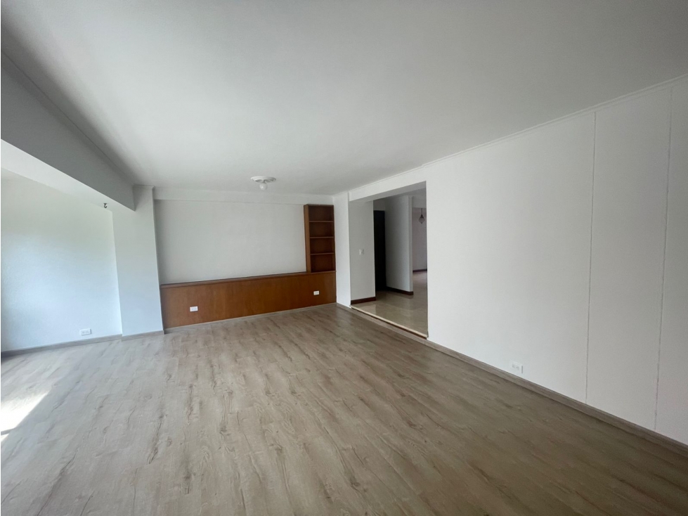 Arriendo Amplio Apartamento en el Poblado loma de Los Parra — foto 5