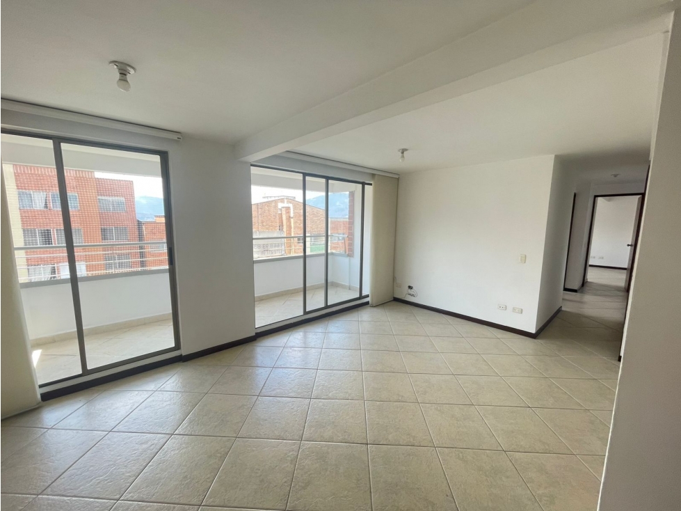 Se Arrienda Apartamento en la Loma de Los Bernal