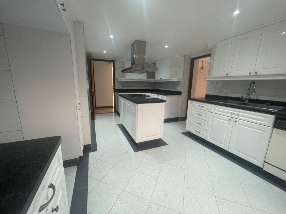 Arriendo Amplio Apartamento en el Poblado loma de Los Parra — foto 4