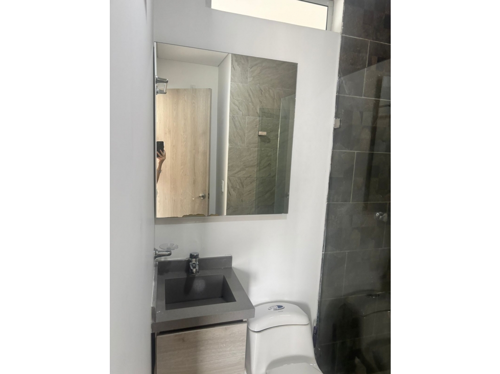 Se Arriendo Apartamento en los Colores Medellin. — foto 2