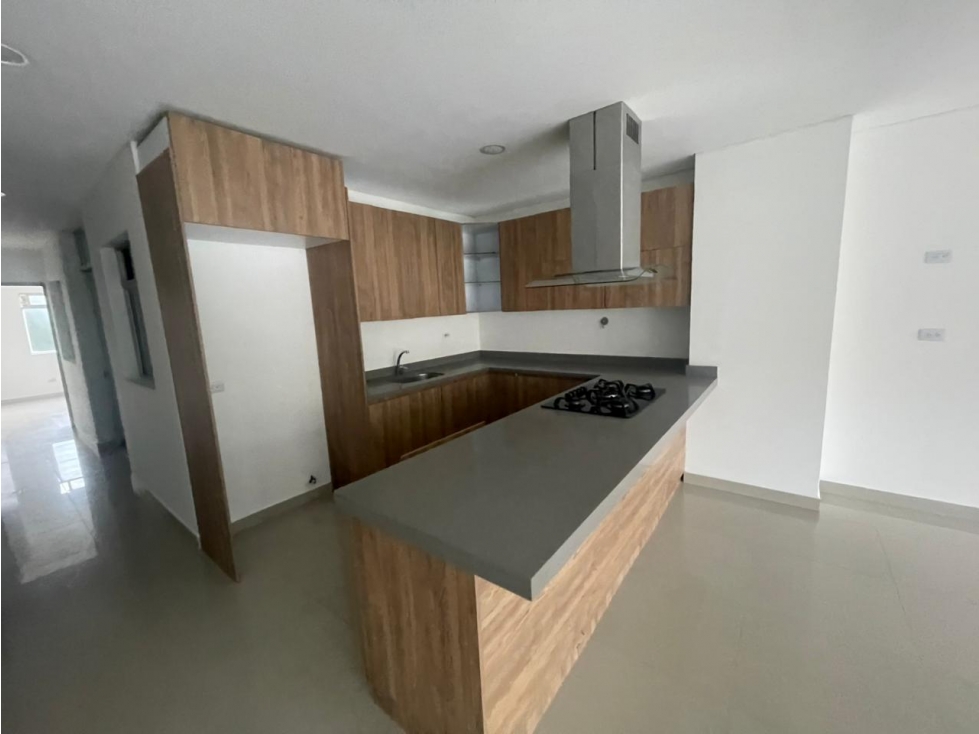 SE ARRENDA APARTAMENTO EN LOS COLORES — foto 2