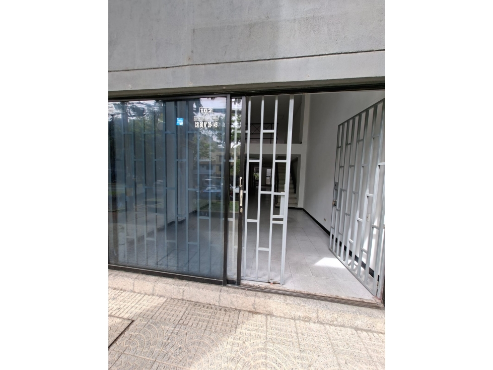 se arrienda local comercial en laureles — foto 2