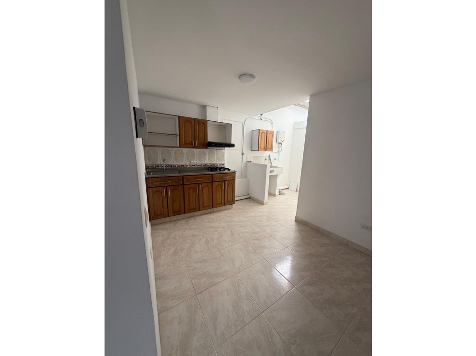 SE ARRIENDA APARTAMENTO EN LOS COLORES — foto 3