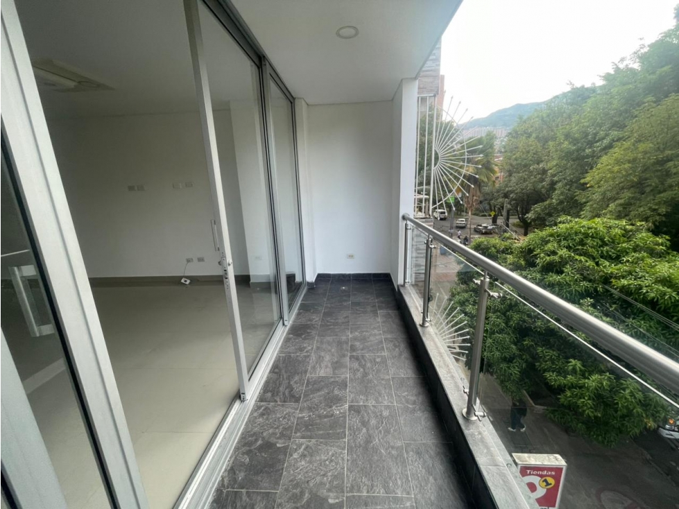 SE ARRENDA APARTAMENTO EN LOS COLORES