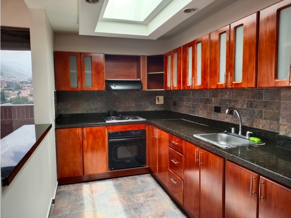 SE ARRIENDA PENTHOUSE EN LAURELES