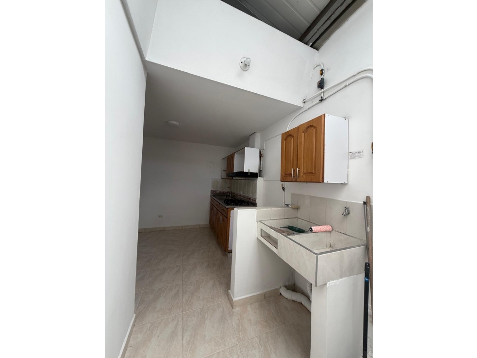 SE ARRIENDA APARTAMENTO EN LOS COLORES — foto 5