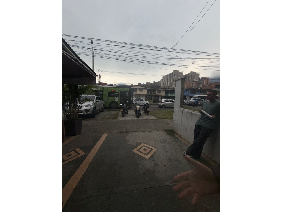Se arrienda local en la avenida 80 — foto 3