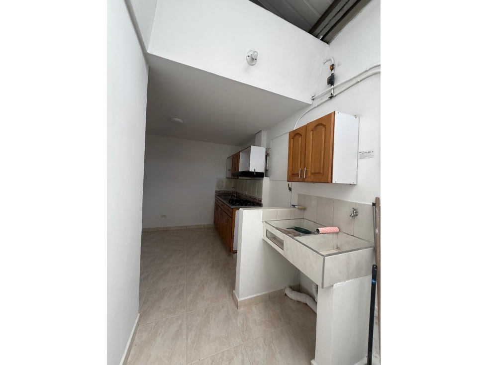 SE ARRIENDA APARTAMENTO EN LOS COLORES — foto 6