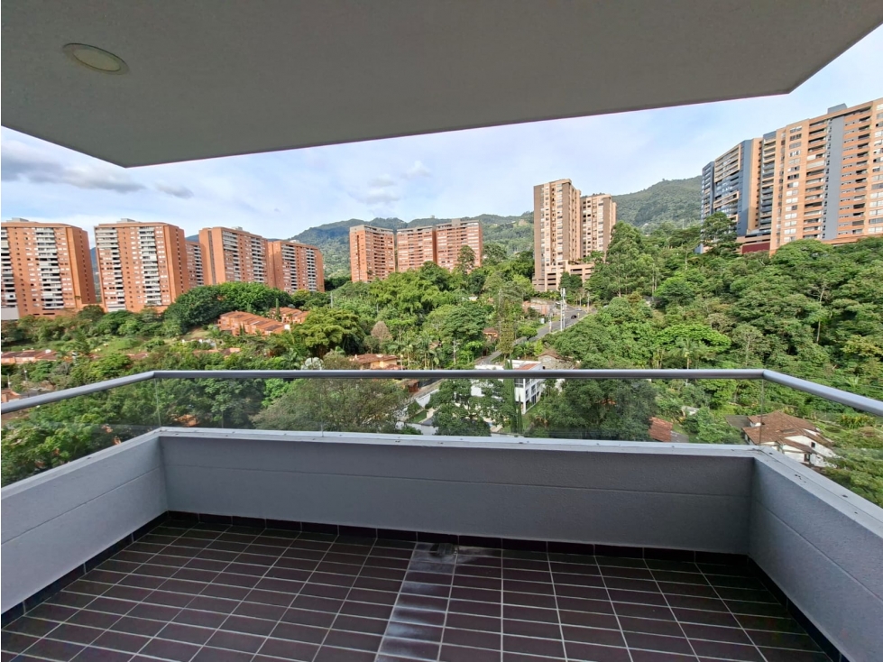 se arrienda apartamento en envigado loma de las brujas