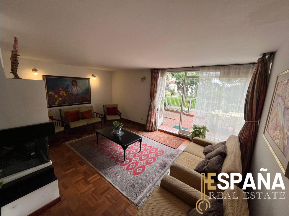 Se vende casa en Contador 2 niveles conjunto abierto