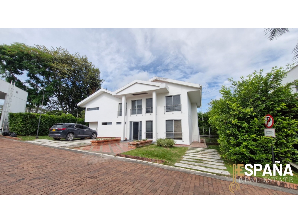 Se vende casa en conjunto cerrado - club house