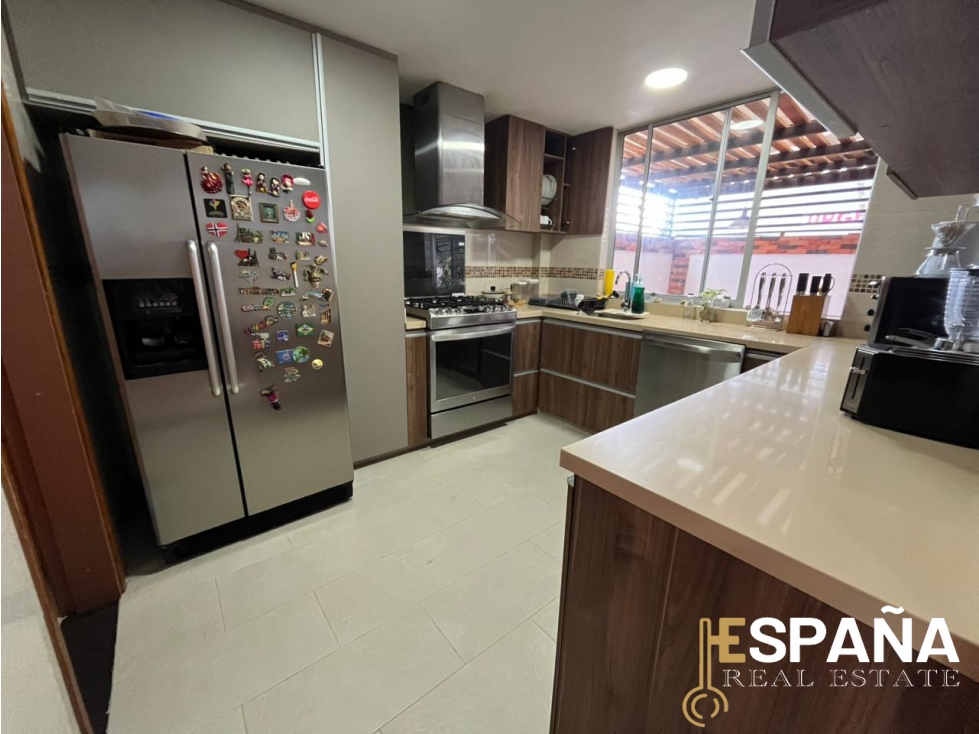 Se vende casa en condominio cerrado en Ibague
