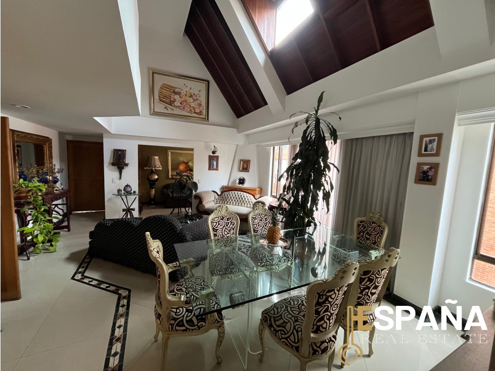 Se vende amplio duplex en Santa Barbara