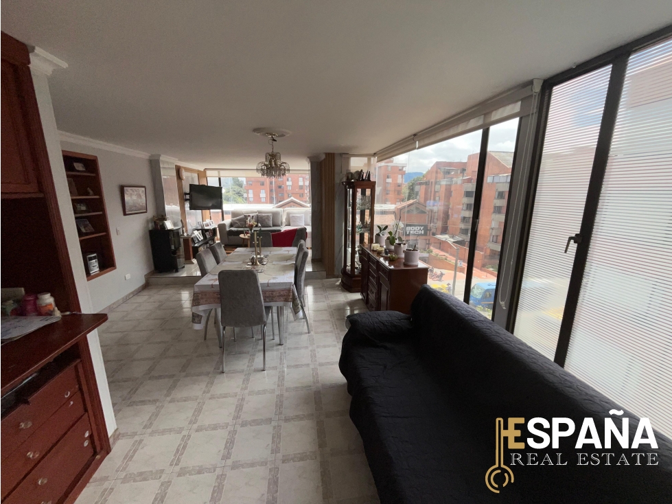 Se vende apartamento en Colina Campestre 5to piso con ascensor