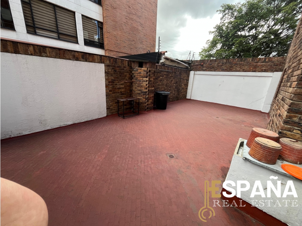 Se vende apartamento en la Calleja con terraza uso exclusivo