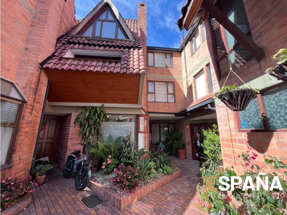 Se vende casa en Chico Navarra - conjunto cerrado