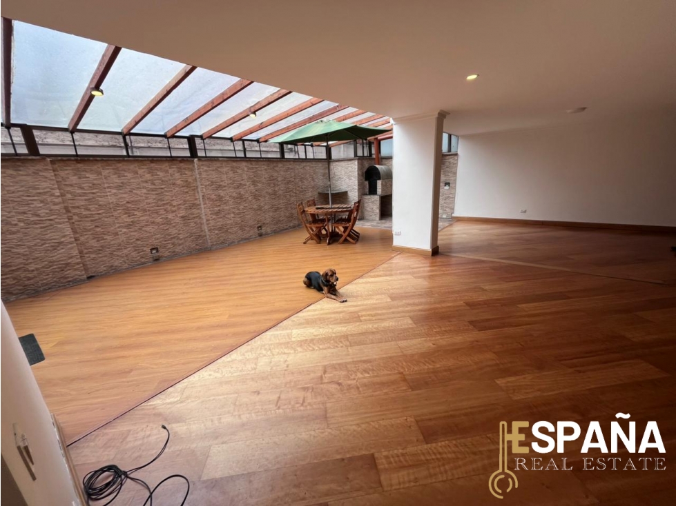 Se vende apartamento en La Carolina con amplia terraza privada
