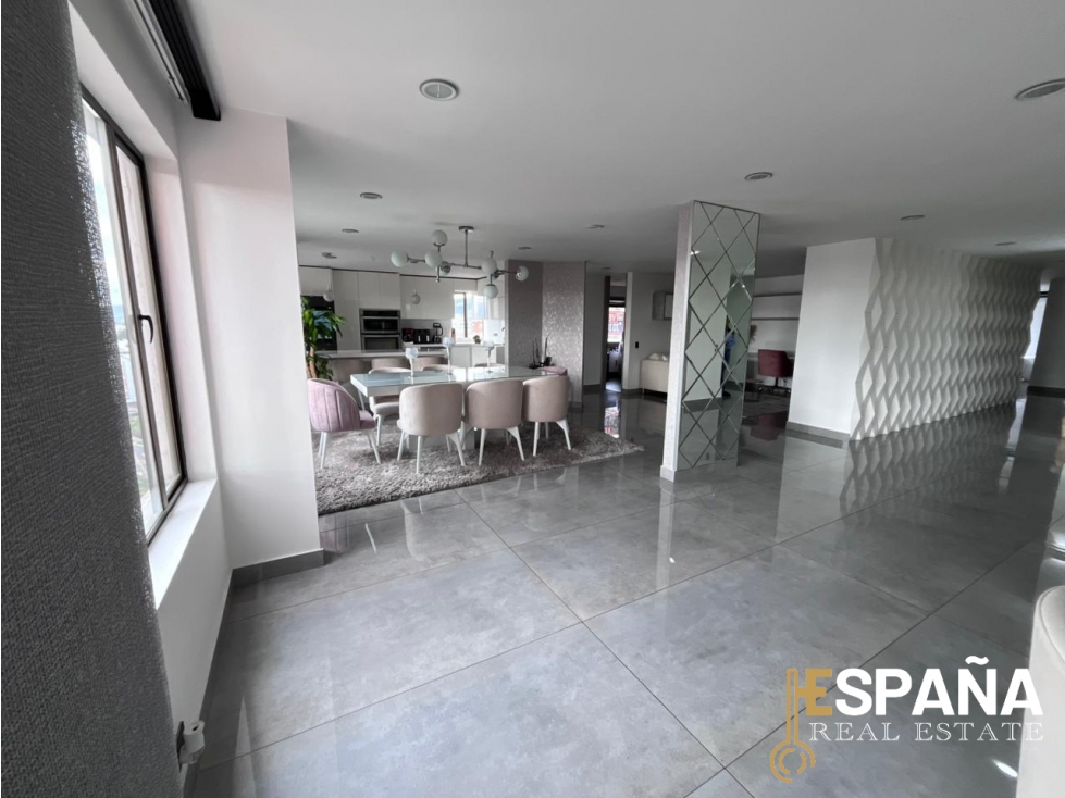 Se vende penthouse en la Calleja clubhouse y 4 garajes independientes