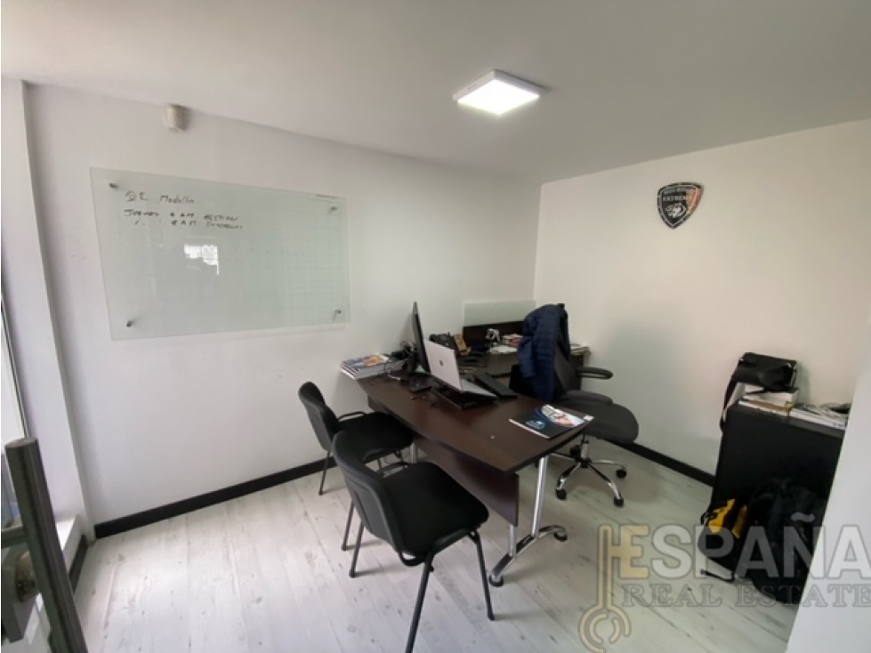 Casa adecuada con oficinas en arriendo — foto 2