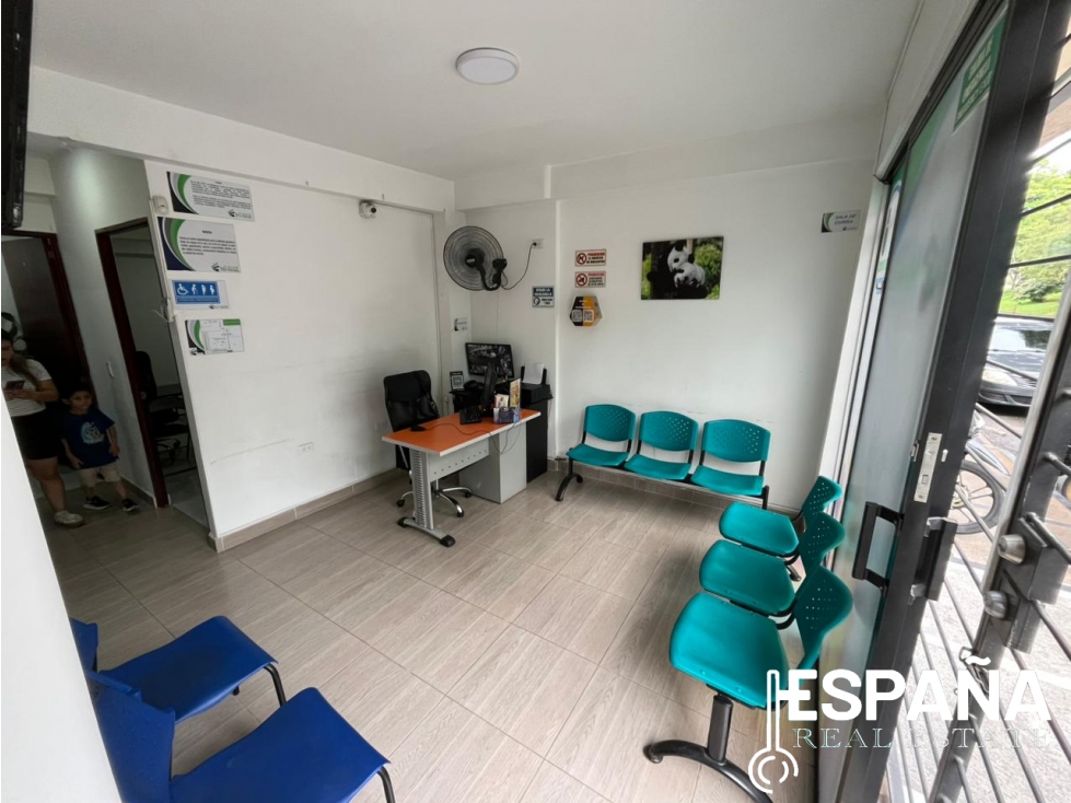 Se vende casa adecuada para consultorios - 2