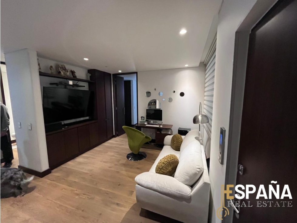 Se vende apartamento en Rosales 4 garajes y ascensor privado — foto 3
