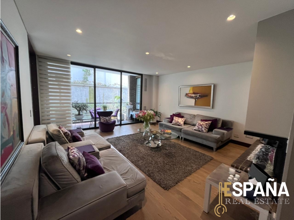 Se vende apartamento en Rosales 4 garajes y ascensor privado