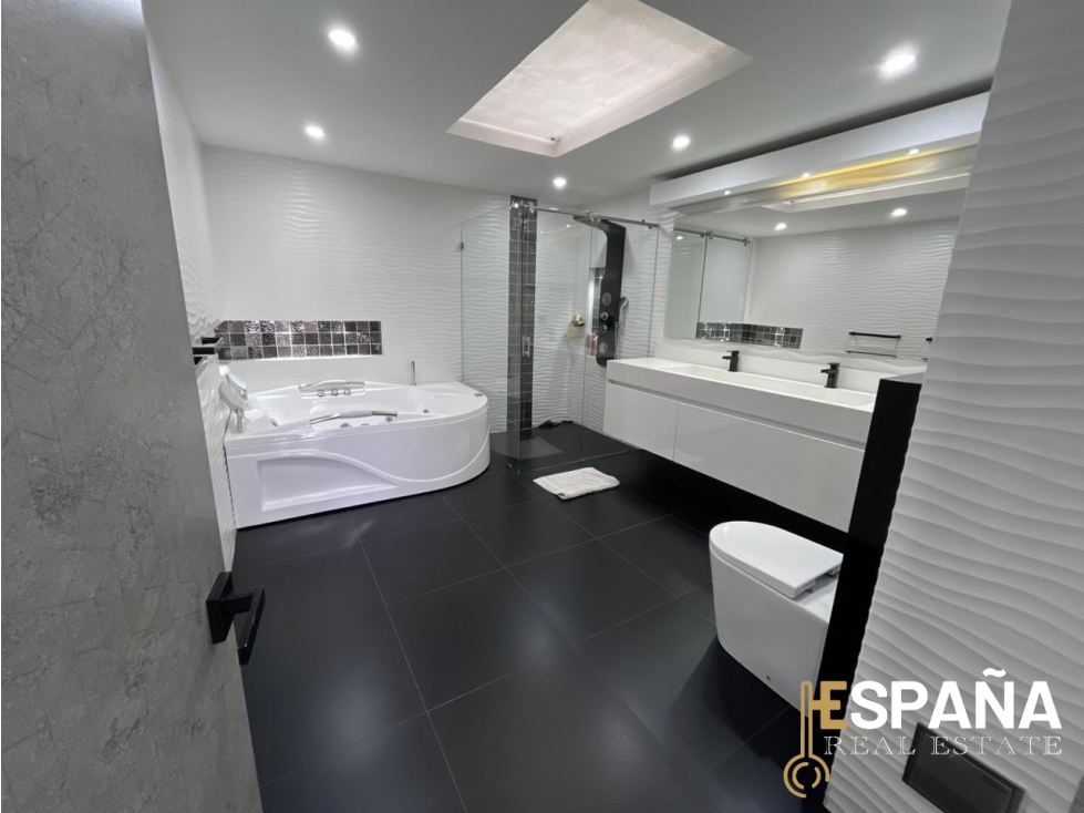 Se vende penthouse en la Calleja clubhouse y 4 garajes independientes — foto 4