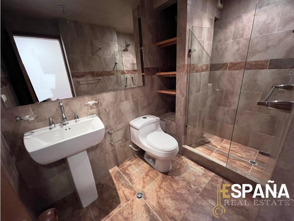 Se vende apartamento en La Carolina con amplia terraza privada — foto 6