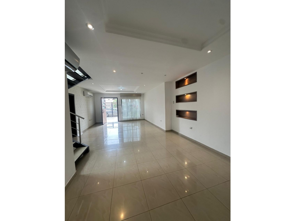 LINDA CASA EN VENTA - URB. PUERTO AZUL - 5