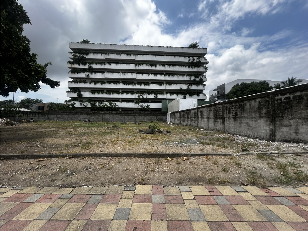 Venta de terreno medianero en los primeros Kms vía Samborondón - 1