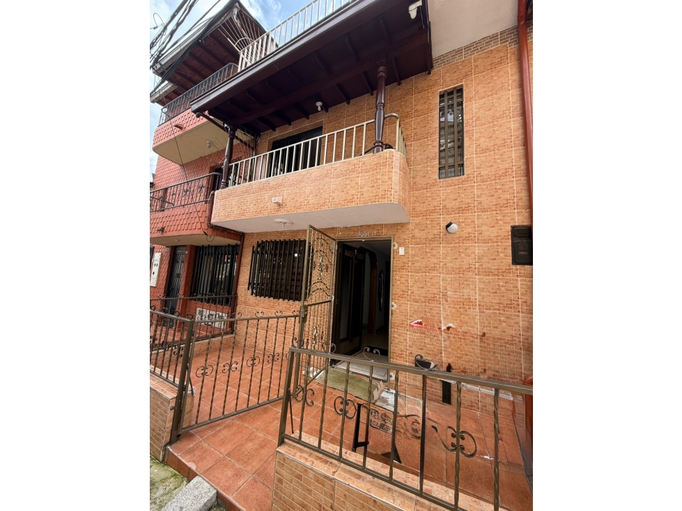 VENTA CASA DE TRES NIVELES