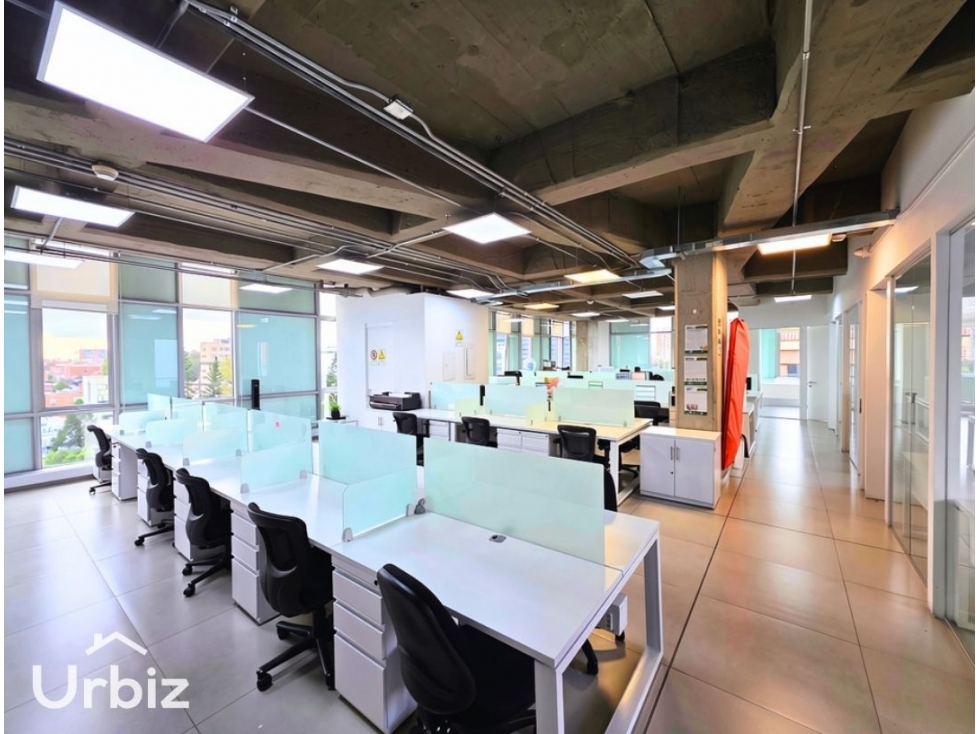Arriendo Oficina de 306 m² Usos Servicios o Salud en Chico Navarra