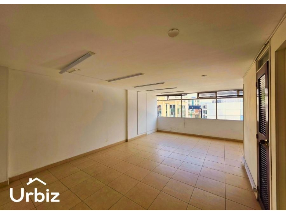 Venta / Arriendo Oficina Exterior de 35 m² en Chico Norte