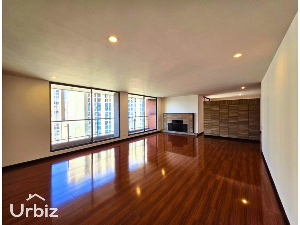 Vendo Apartamento de 181 m² en Club House en Colina — foto 2