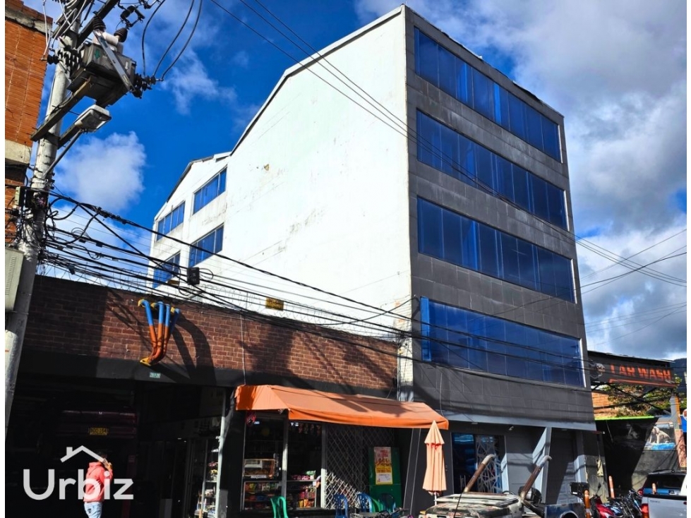 Vendo / Arriendo Edificio de 5 pisos de 1080 m² en Barrios Unidos — foto 2