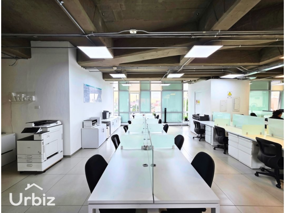 Arriendo Oficina de 306 m² Usos Servicios o Salud en Chico Navarra — foto 2