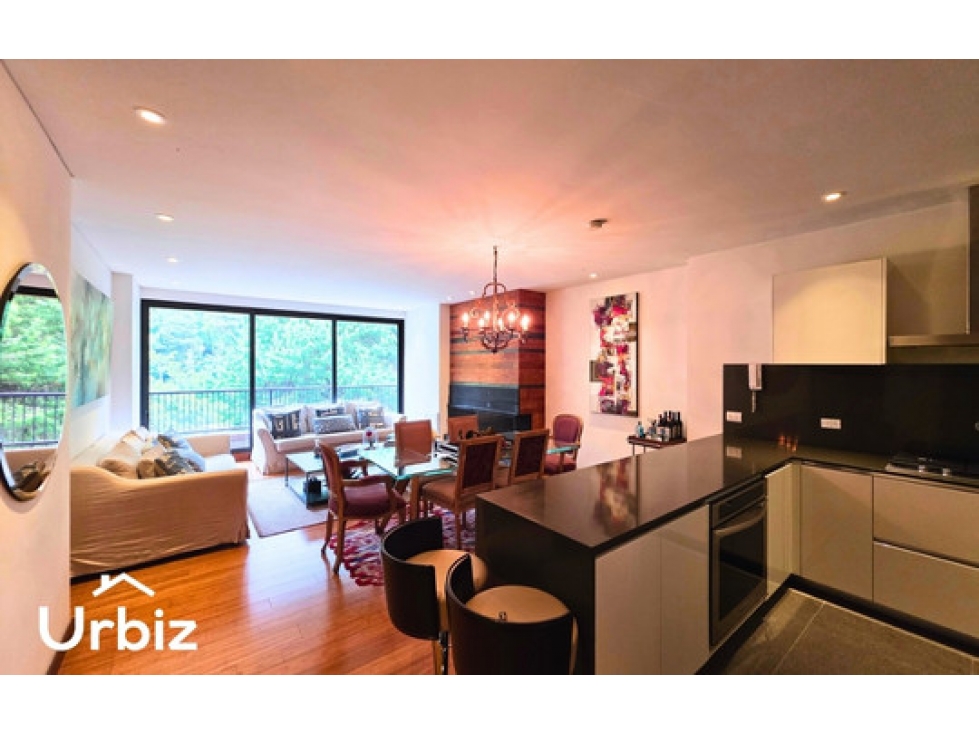 Arriendo Apartamento Amoblado de 149 m² con Balcón en Chico Reservado