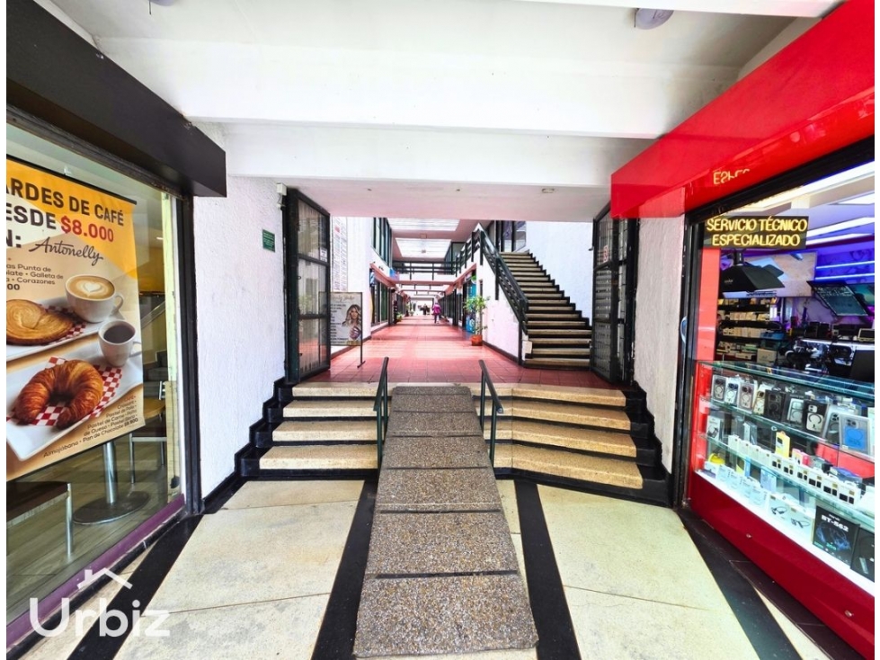 Se Vende Rentando Pasaje Comercial con Acla + locales frente a Lourdes — foto 5