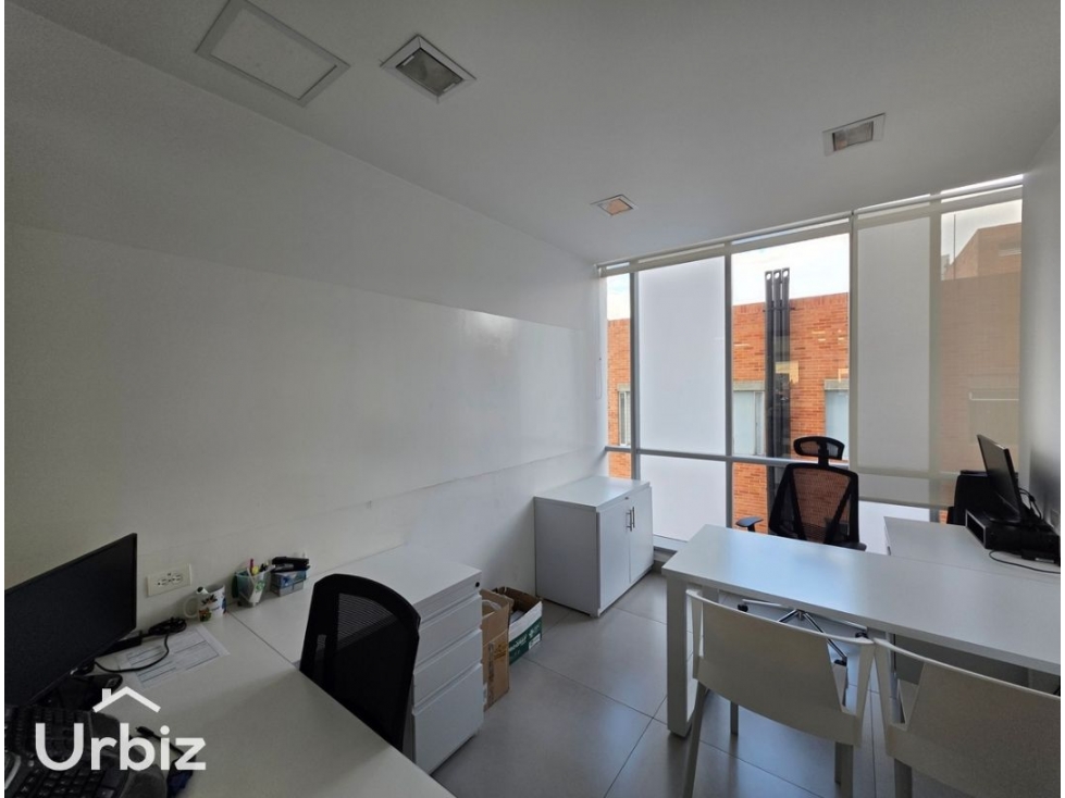 Arriendo Oficina de 306 m² Usos Servicios o Salud en Chico Navarra — foto 5