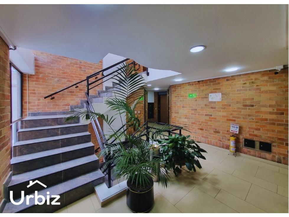 Oficina en Arriendo en Barrio El Lago sobre Carrera 15 con 74 de 17 m²