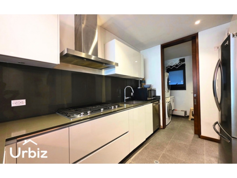Arriendo Apartamento Amoblado de 149 m² con Balcón en Chico Reservado — foto 6