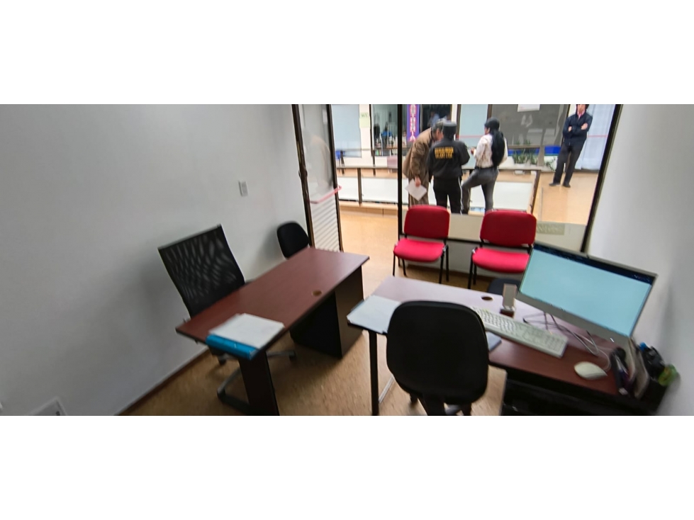 VENDO LOCAL OFICINA EN CENTRO DE BOGOTA