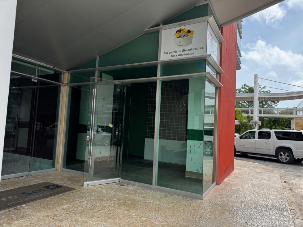 Se renta Local 51 en Plaza Nayandei, Av. Bonampak Cancún — foto 2