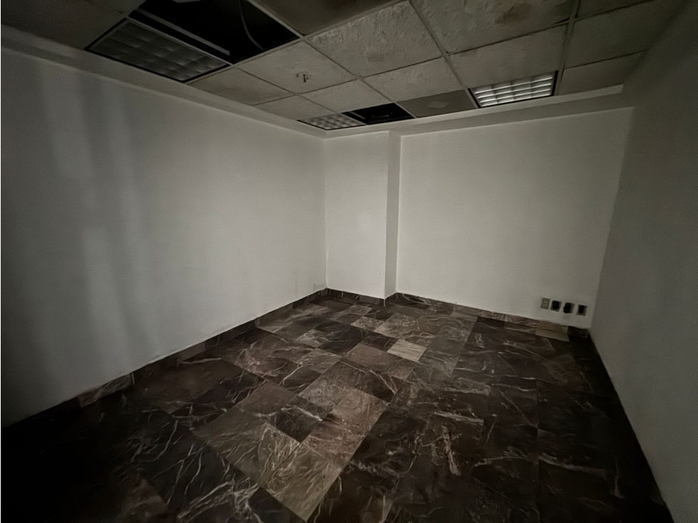 Se renta local en cancún planta baja 194 m2 av. tulum plaza maya - 4