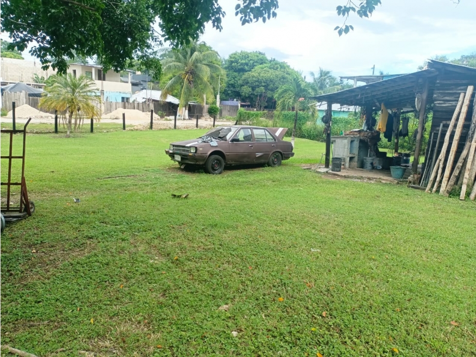 Terreno en Venta en Esquina a 350 m de la Laguna - 2