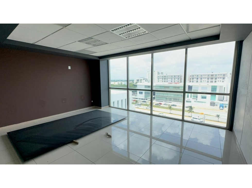 Oficina de 305 m2 Tulum Trade Center en renta Cancún — foto 2