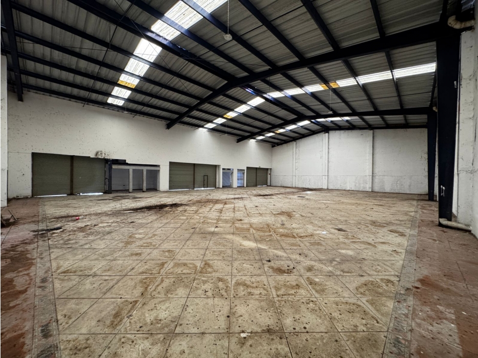 Se renta Local 668m2 Av. Lopez Portillo — foto 2