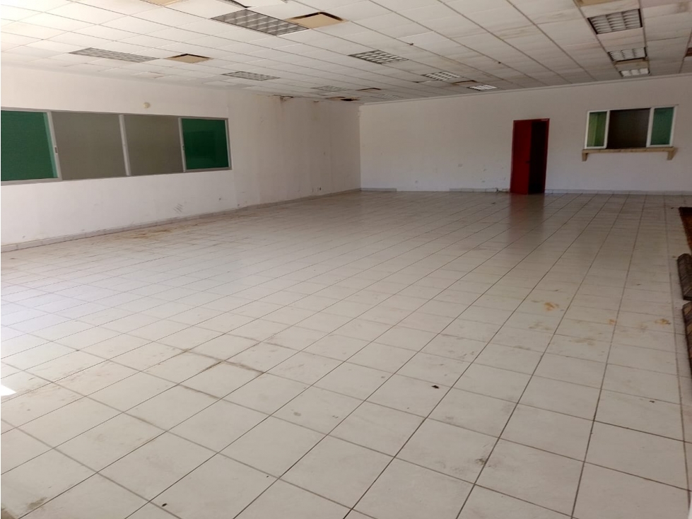 Local comercial de 300 m2 en renta sobre Av. Colosio - Cancún — foto 3