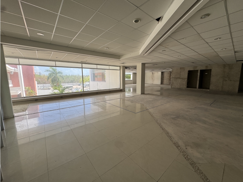 Local #16M de 355 m2 en renta en plaza Nayandei - Cancún — foto 2